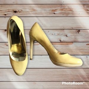 BCBGeneration Nude Patent Pumps/Heels, Size 9B, Pointed Toe, Platform